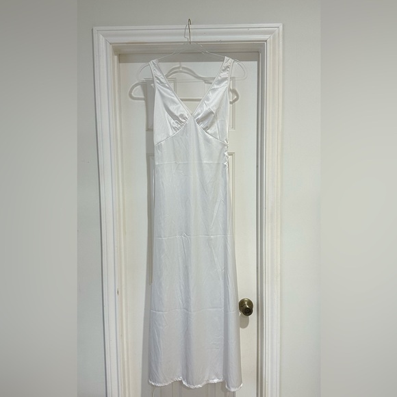 Sleeveless V-Neck Maxi Dress in Ivory - Picture 7 of 9